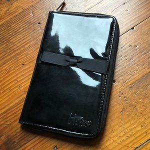 It Brushes Zipper Brush Bag